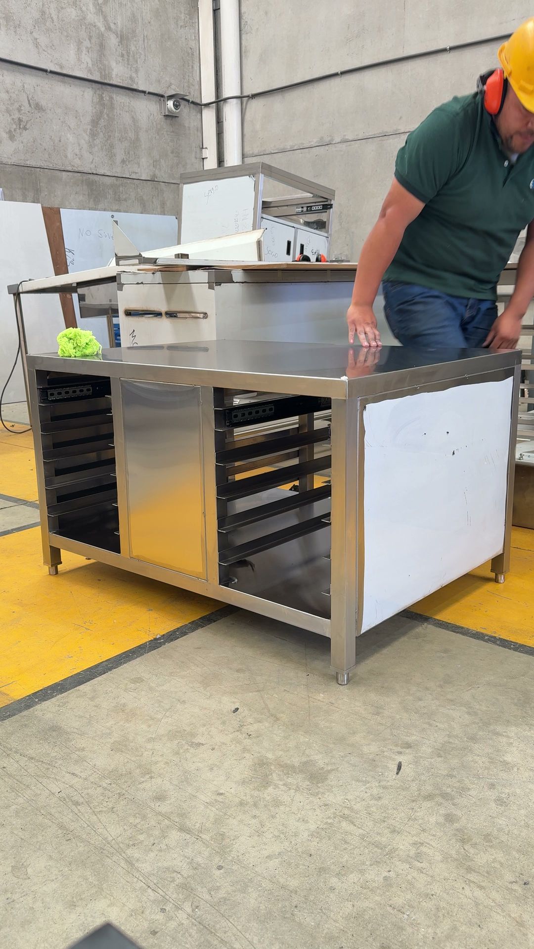 Nuestro taller — corte y armado de lámina inox
