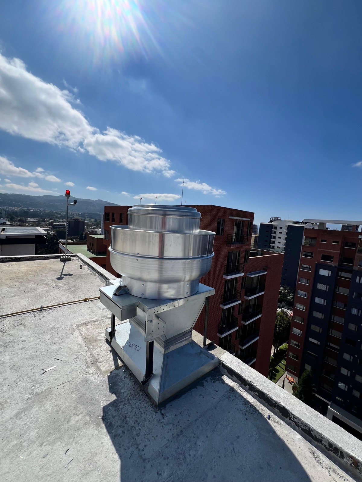 Extractor centrífugo en techo